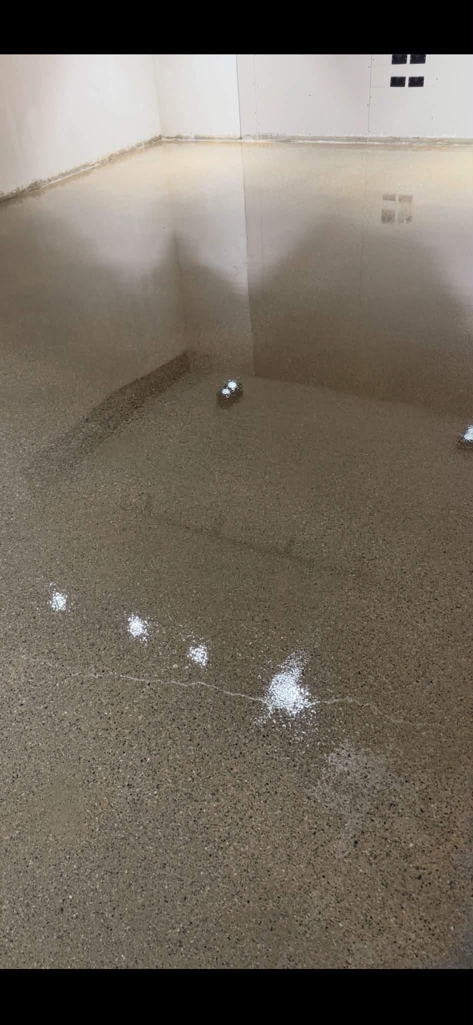 Kıbrıs beton cilalama hizmeti, beton yüzey parlatma ve zemin bakımı, KKTC mermer silim, KKTC beton silim, Kıbrıs mermer silim, Kıbrıs beton silim ve beton cilalama uygulaması